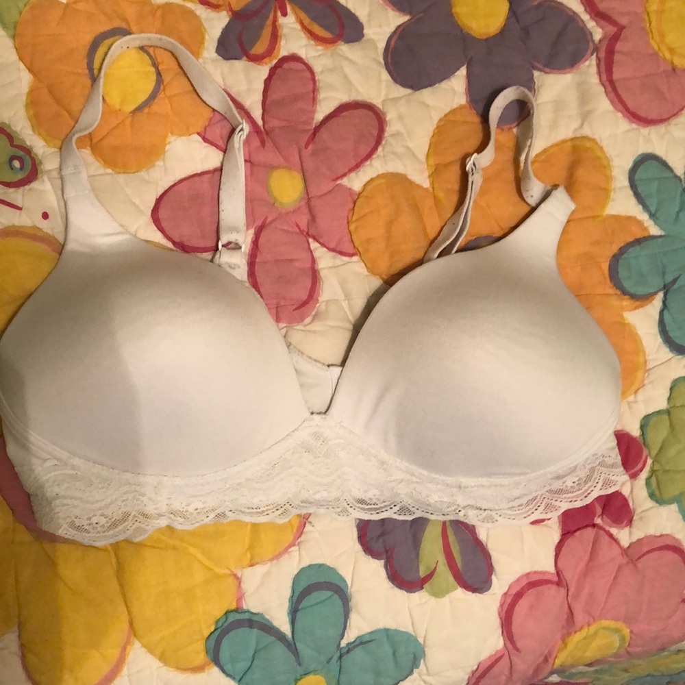 Warner’s wire free comfort bra with lace trim